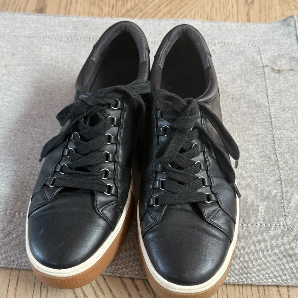 Caslon Andes Lea Black Leather Walking lace-up sneaker Women's size 7.5